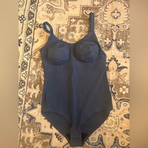 Knix shaping body suit L